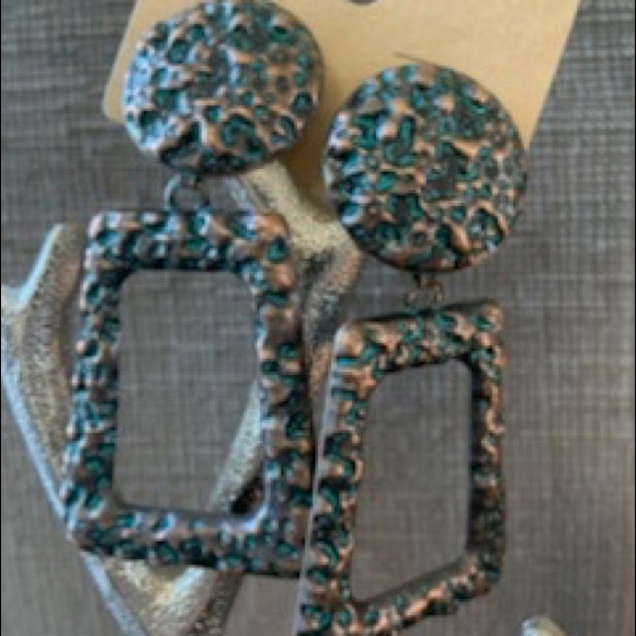 Earring - Picture 5 of 5